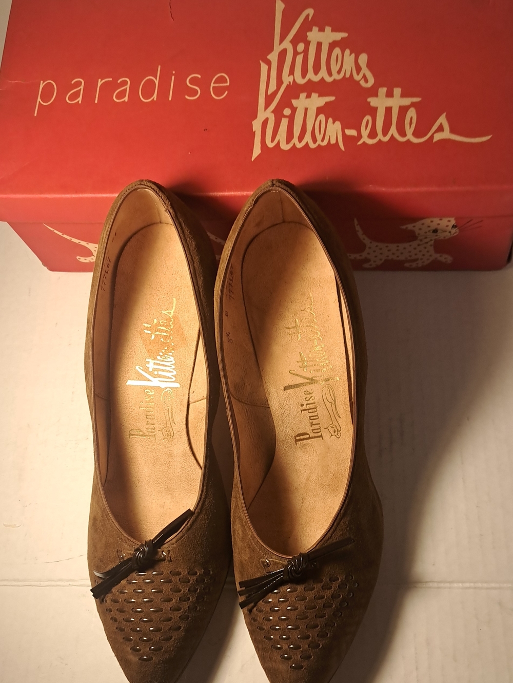 Vintage Paradise Kitten-ettes Brown Suede Pointed Loafers